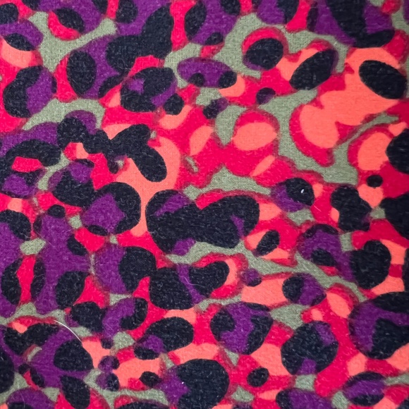 LuLaRoe Tall and Curvy Leggings - Picture 4 of 4